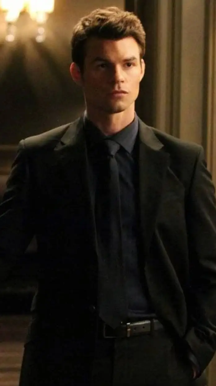 ai character: Elijah Mikaelson  background