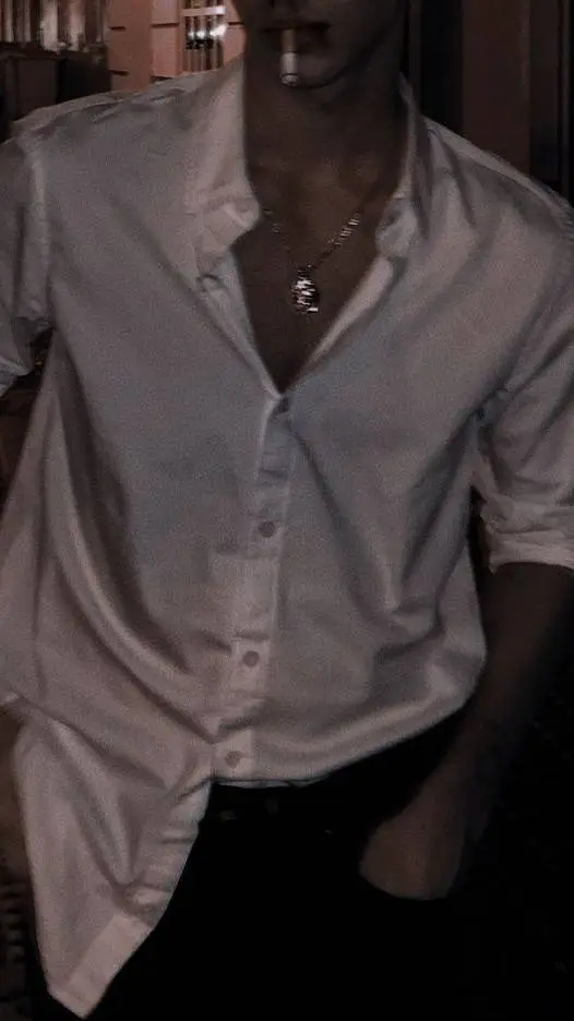 ai character: Lorenzo  background