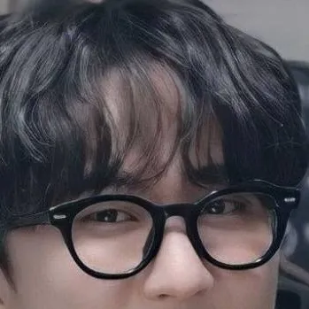 chat with ai character: Changbin y t/n