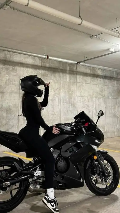 ai character: Sophie background