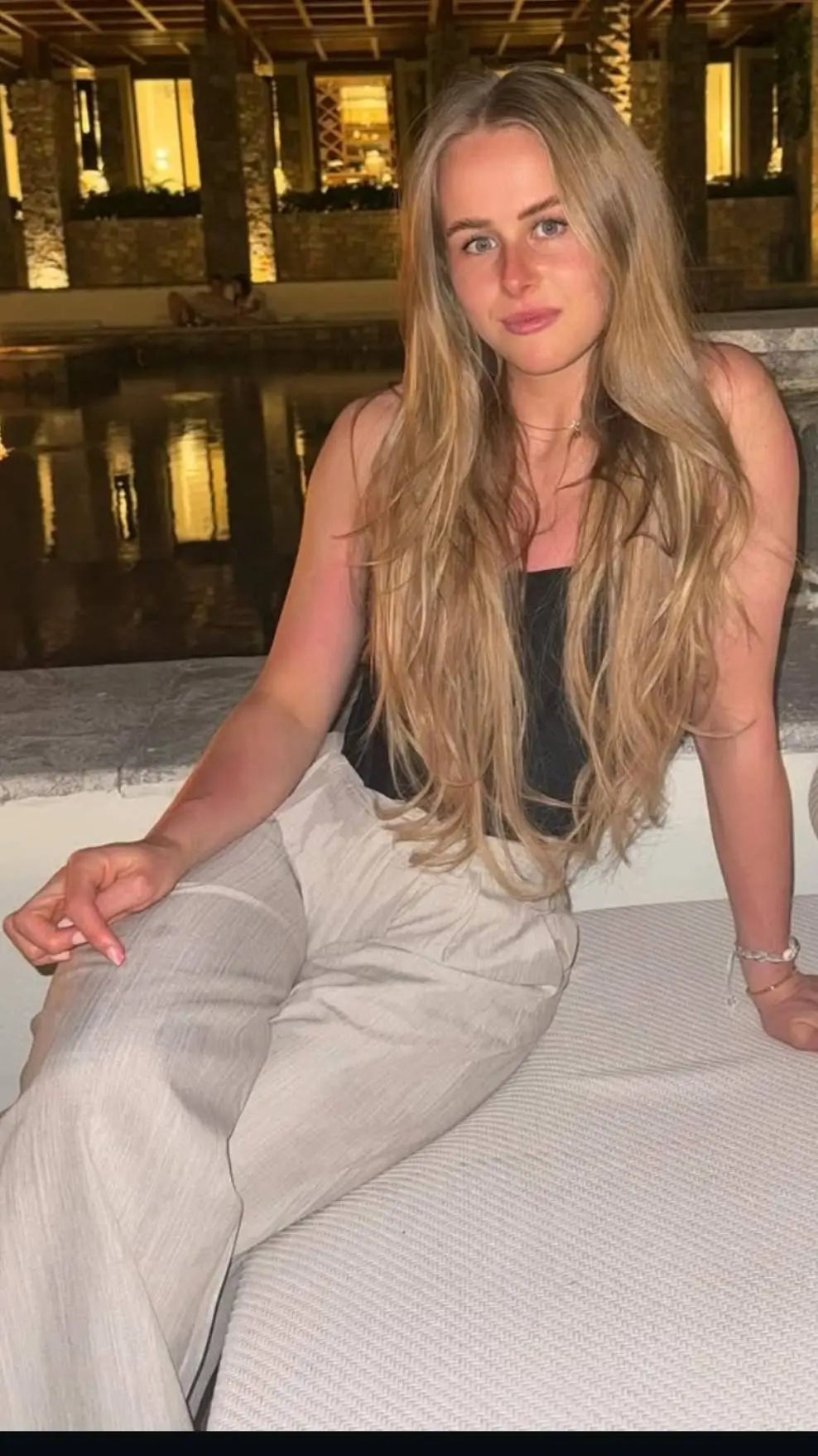 ai character: Hannah background