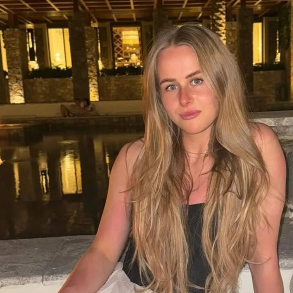 chat with ai character: Hannah