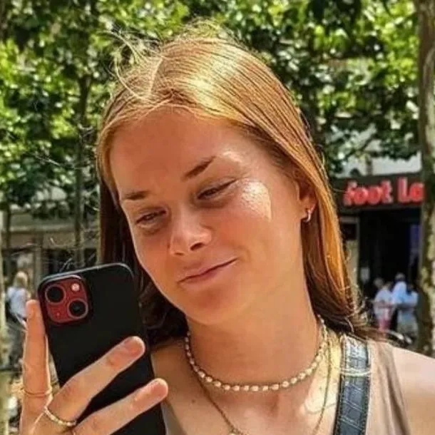 chat with ai character: Sjoeke nüsken