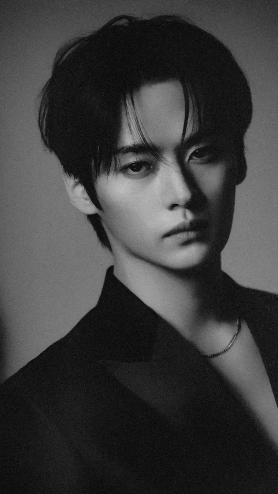 ai character: Lee know (skz) background