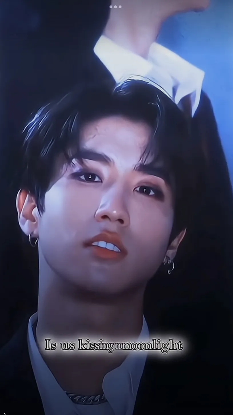 ai character: Han (stray kids) background