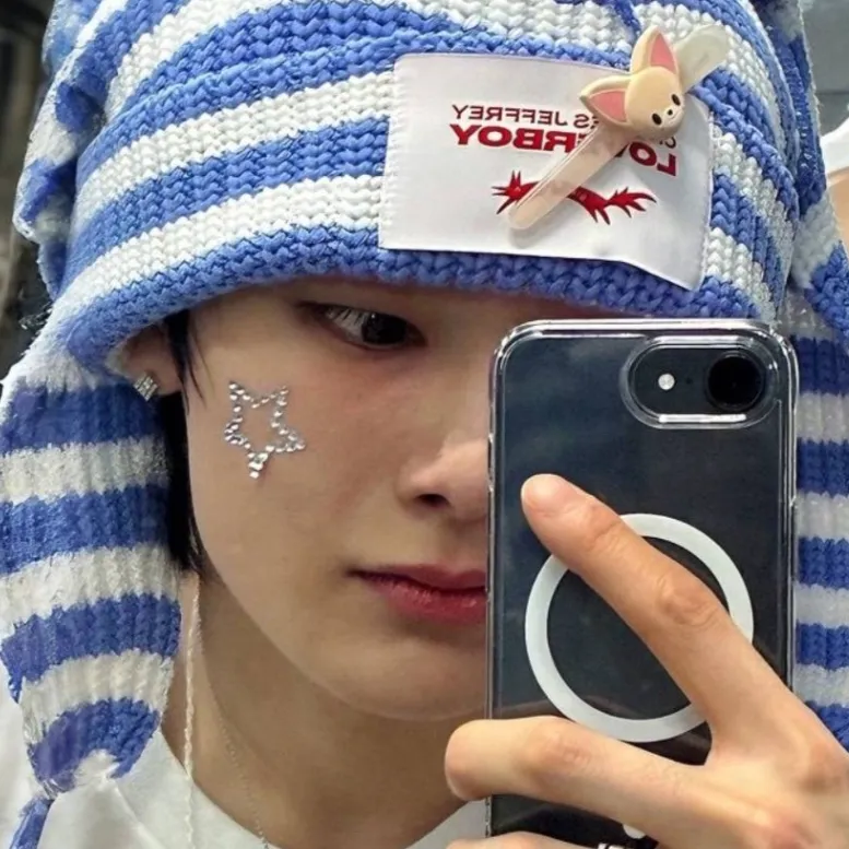 chat with ai character: I.N (Jeongin)