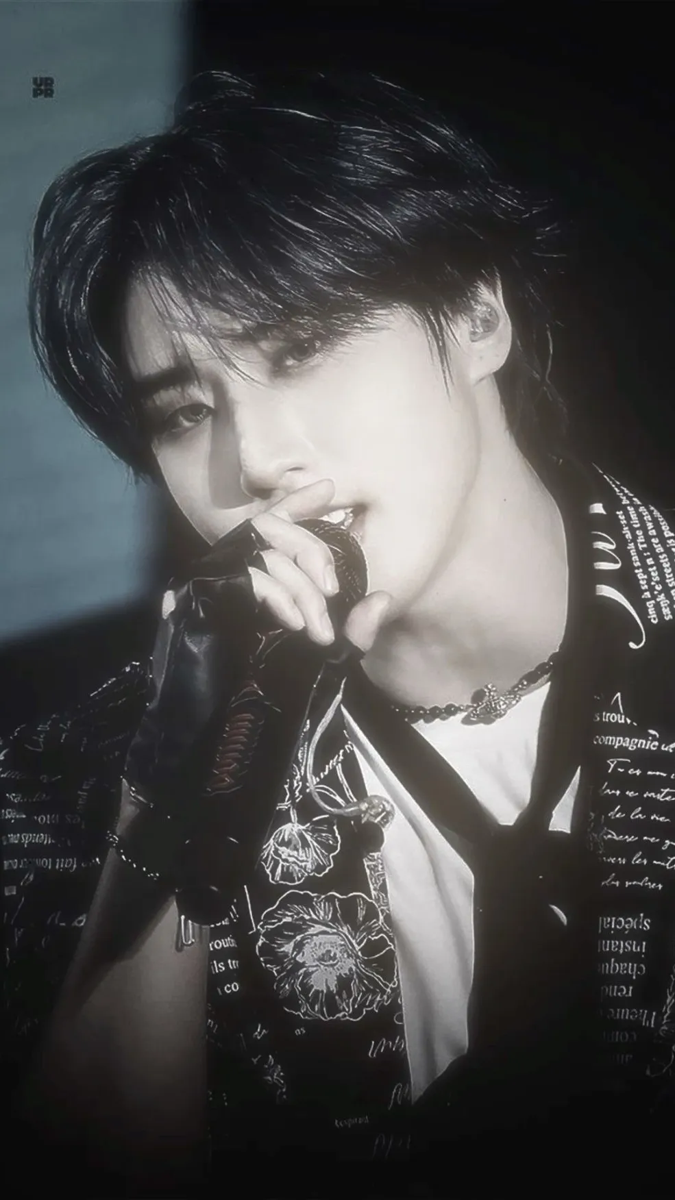 ai character: Han Hot 🥵  background