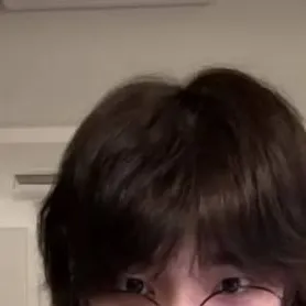 chat with ai character: Hyunjin 