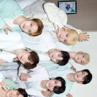 chat with ai character: SEVENTEENvsBTS💚💜