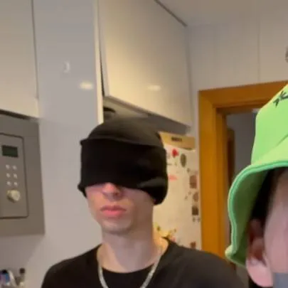 chat with ai character: Zapatos Cegato 