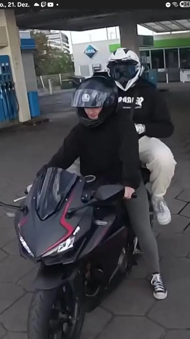 ai character: luen background