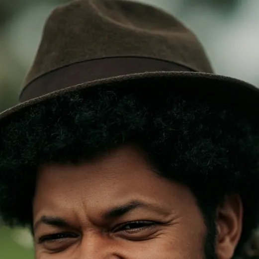 chat with ai character: Edward Norton