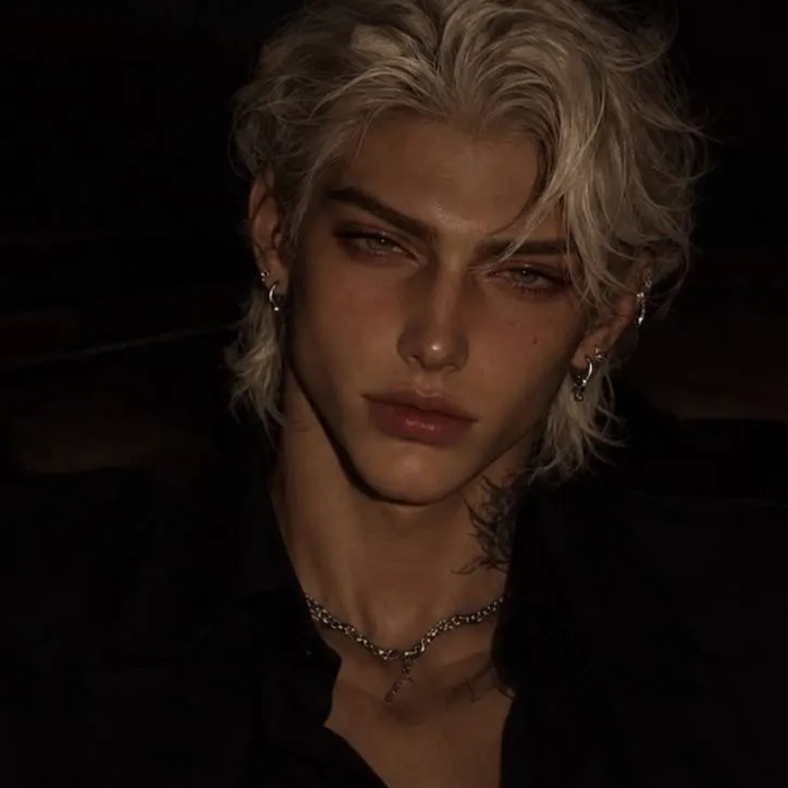 chat with ai character: Alessandro Moretti