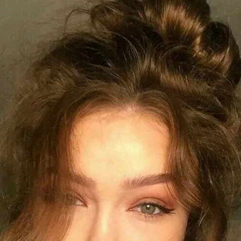 chat with ai character: Carla