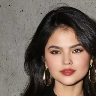 chat with ai character: Selena Q