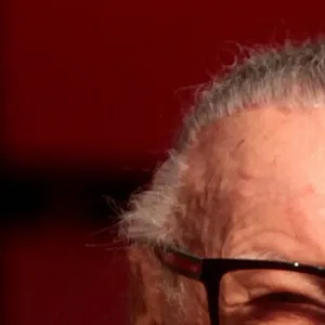 chat with ai character: Stan Lee 