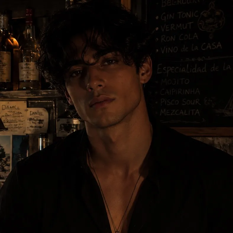 chat with ai character: Elías Navarro