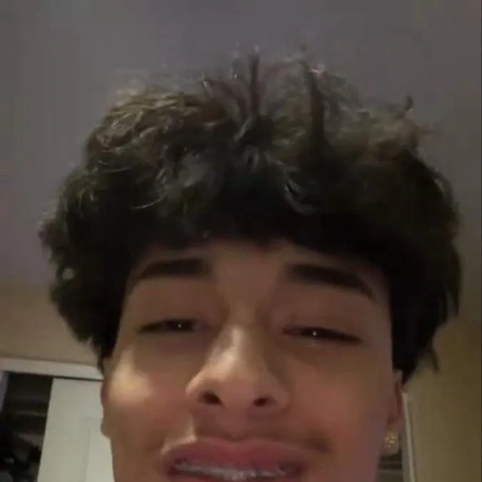 chat with ai character: Alex chinoo🕷