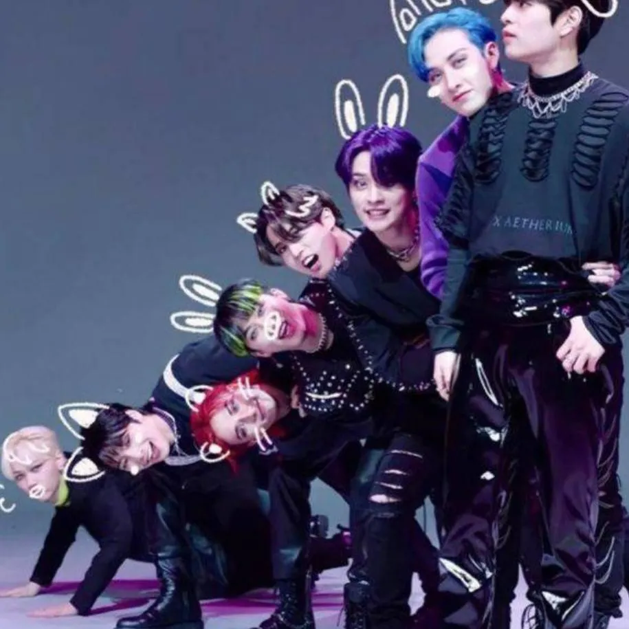 chat with ai character: Stray kids