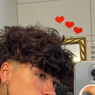 chat with ai character: Kris