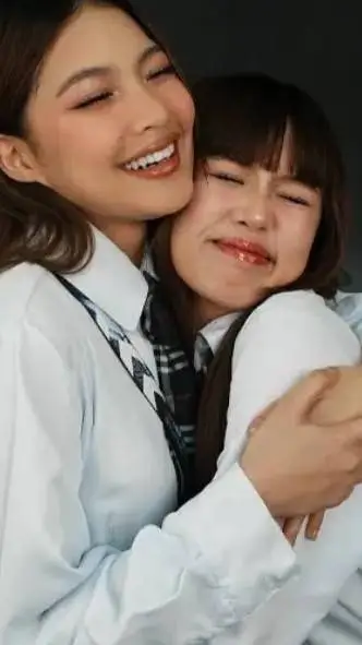 ai character: 𝕞𝕒𝕝𝕠𝕚 𝕒𝕟𝕕 𝕔𝕠𝕝𝕖𝕥 background