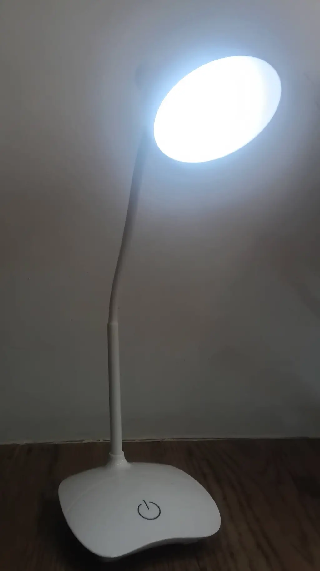 ai character: Talking lamp background