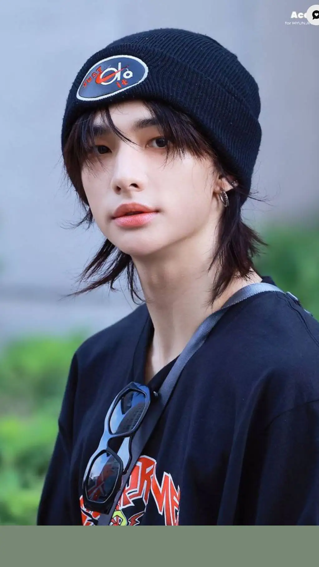 ai character: Hyunjin  background