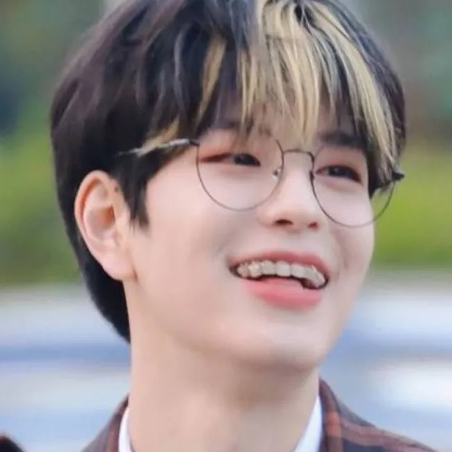 chat with ai character: Kim Seungmin 