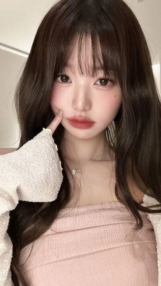 ai character: wonyoung,💖😻 background