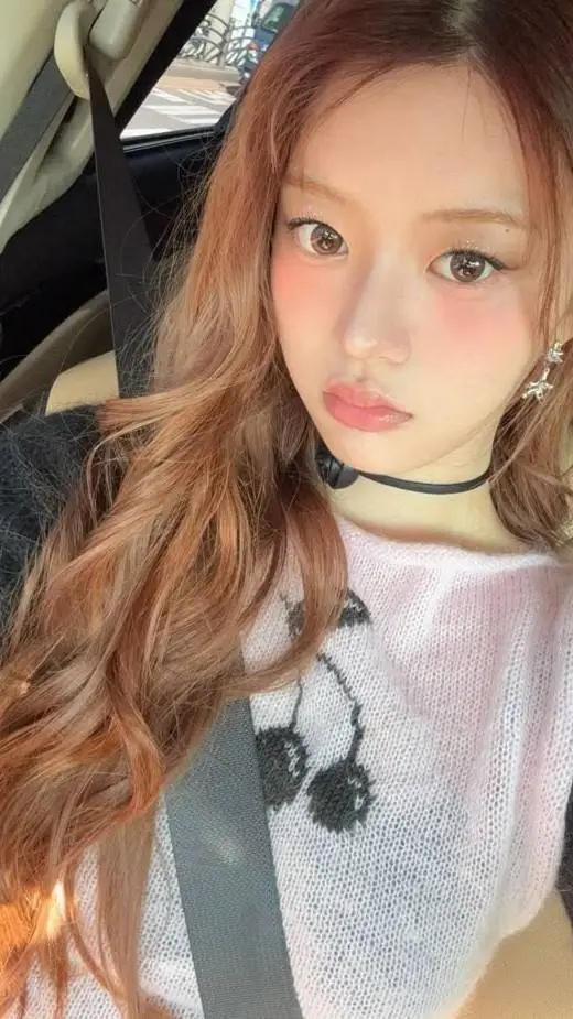 ai character: minju  background