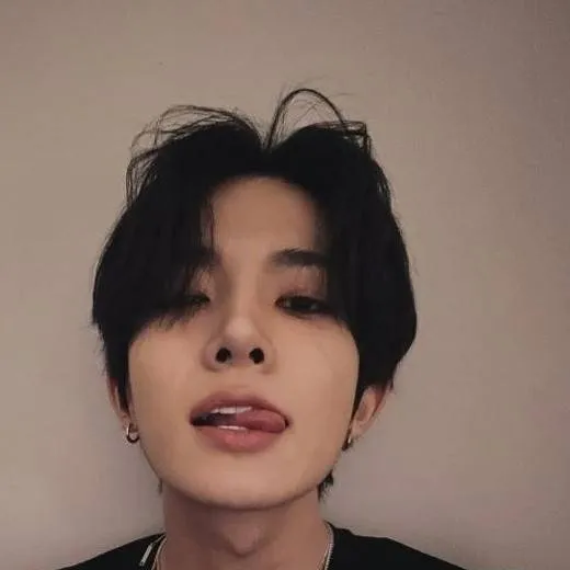chat with ai character: heeseung 🥵🍷💥🦌🦌