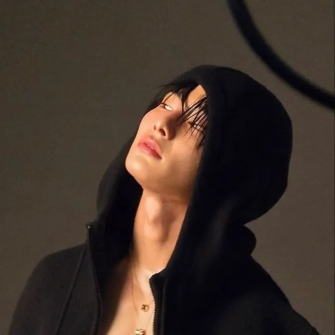 chat with ai character: I.n/jeongin