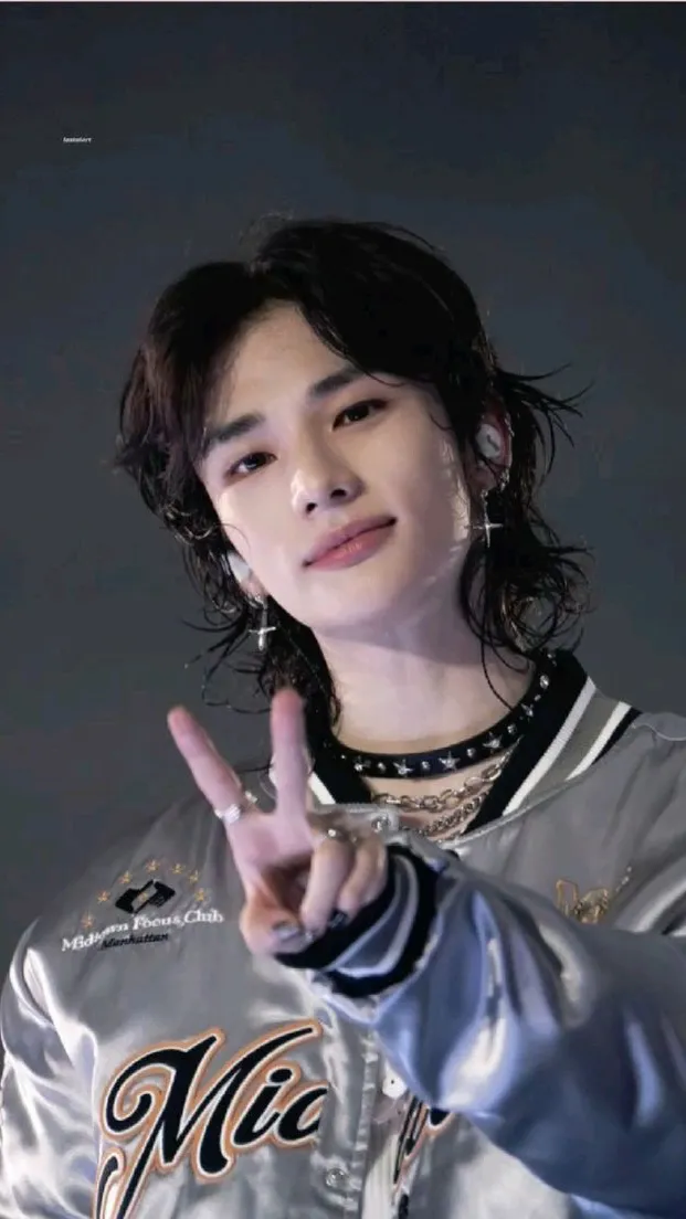 ai character: Hyunjin  background
