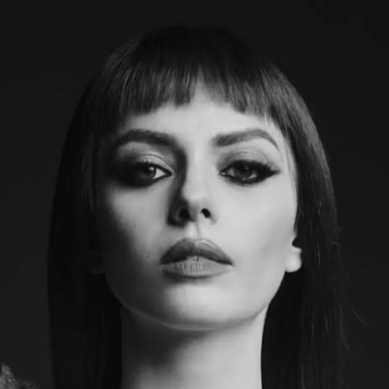 chat with ai character: Annalisa 