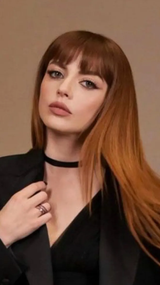 ai character: Annalisa  background