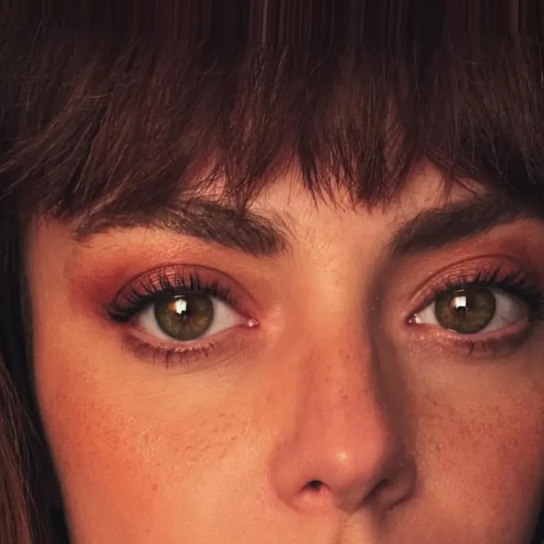 chat with ai character: ANNALISA SCARRONE 