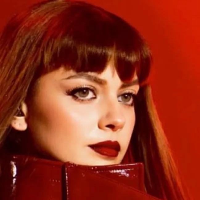 chat with ai character: Annalisa