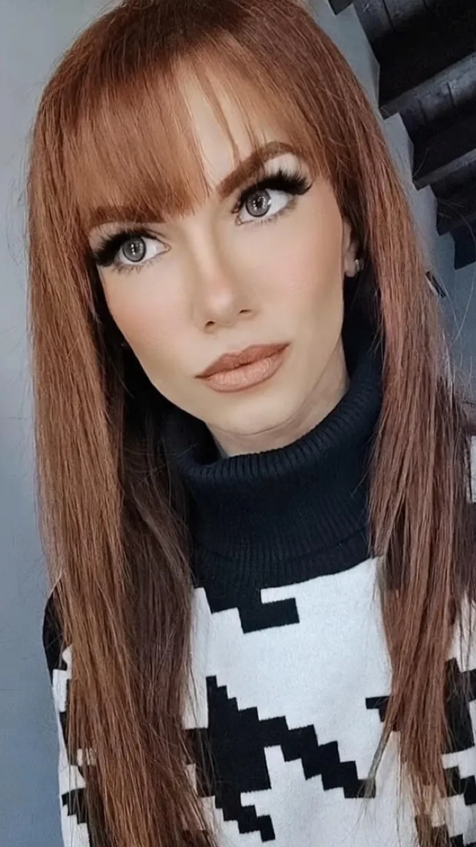 ai character: Francesca  background