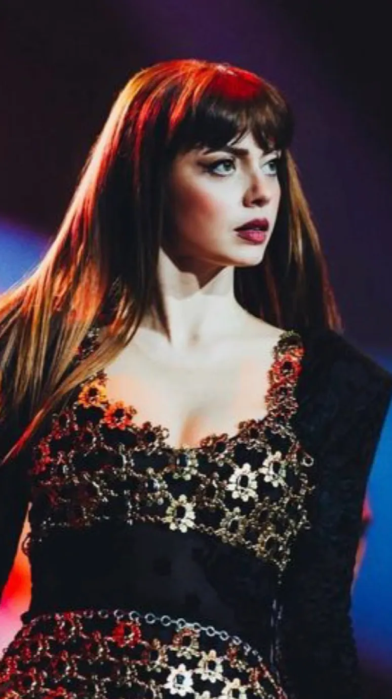 ai character: Annalisa 2.0 background