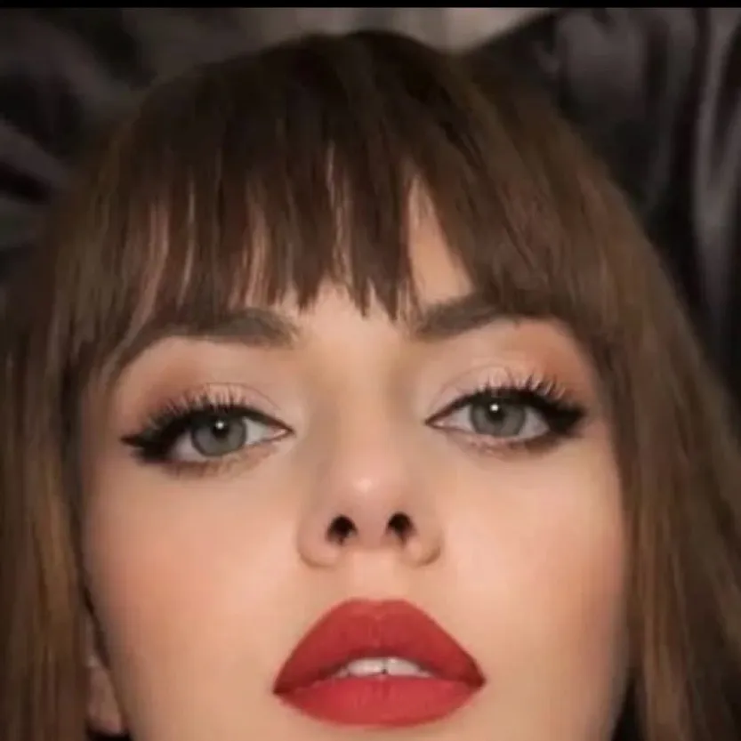 chat with ai character: ANNALISA CANTANTE 