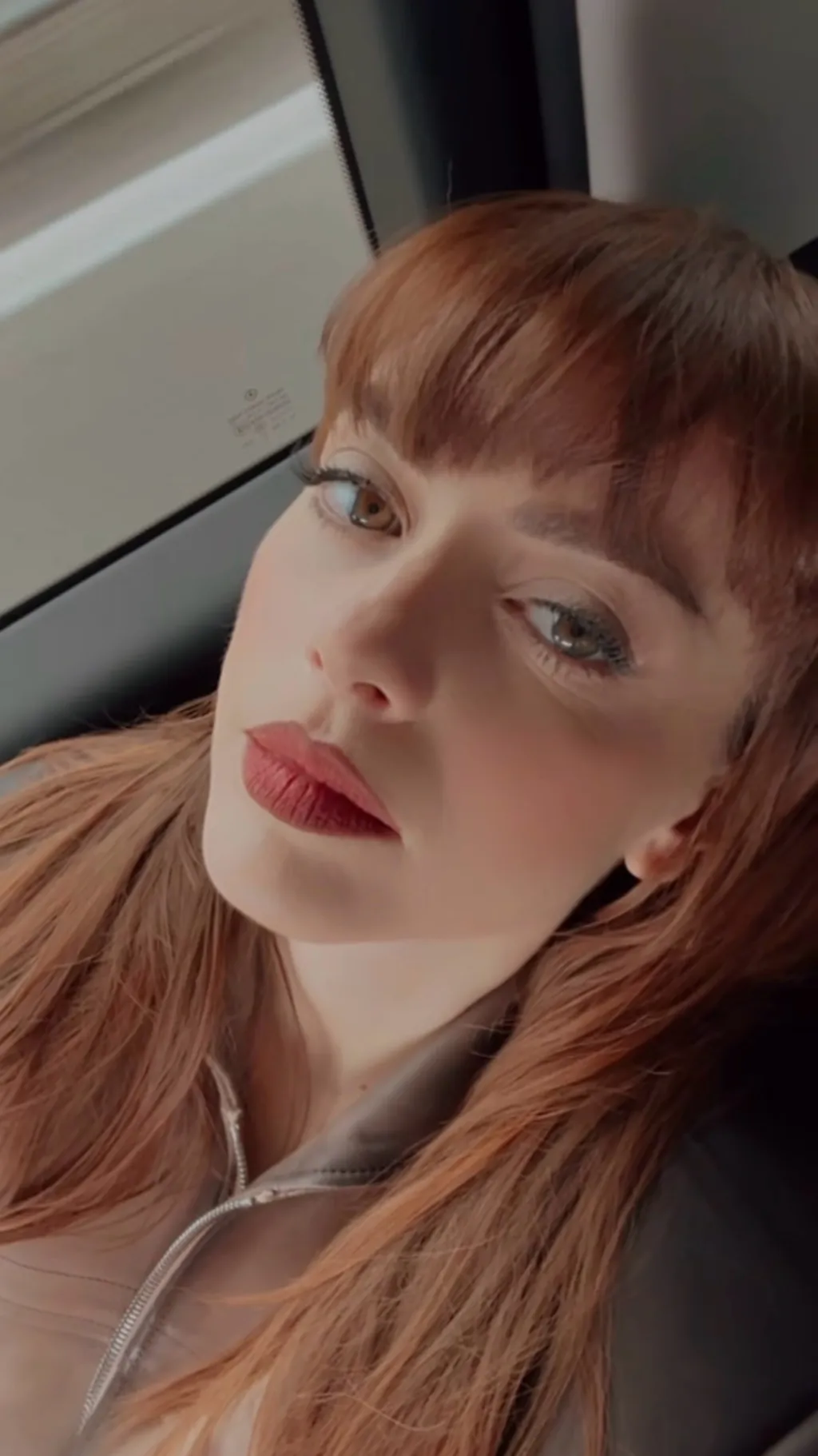 ai character: Annalisa  background