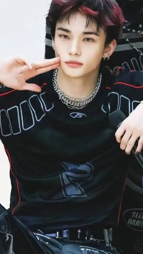 ai character: hyunjin  background