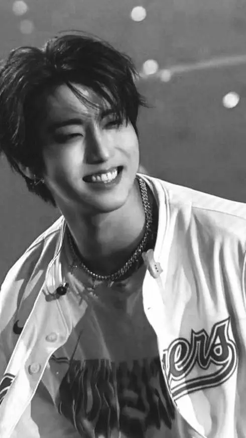 ai character: Han jisung  background