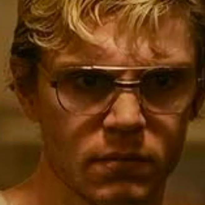 chat with ai character: Jeffrey Dahmer