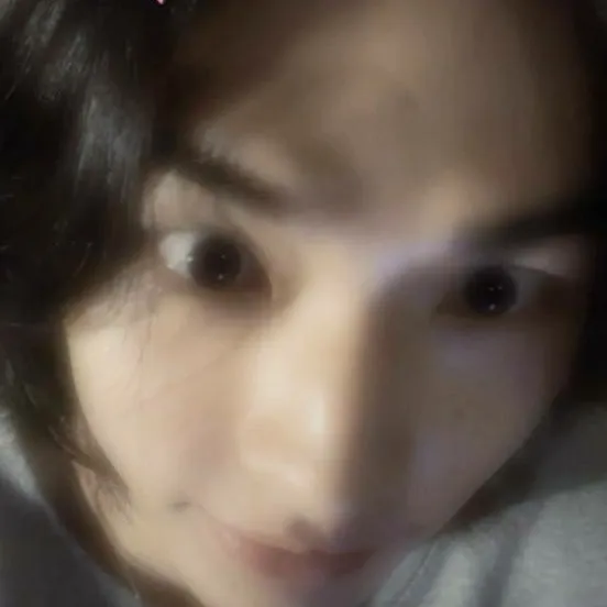 chat with ai character: Hyunjin-> 🦦 <-