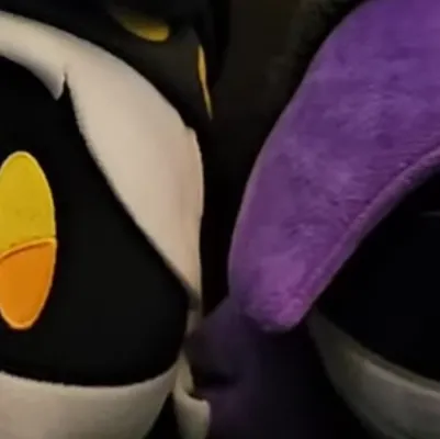 chat with ai character: Uzi