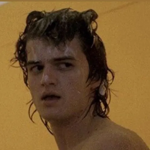 chat with ai character: Steve Harrington