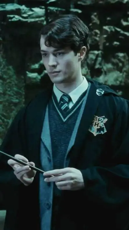ai character: tom Riddle  background