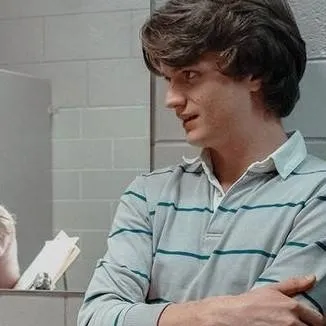 chat with ai character: Steve Harrington.
