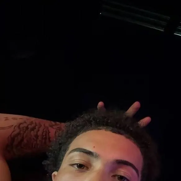 chat with ai character: Karellion